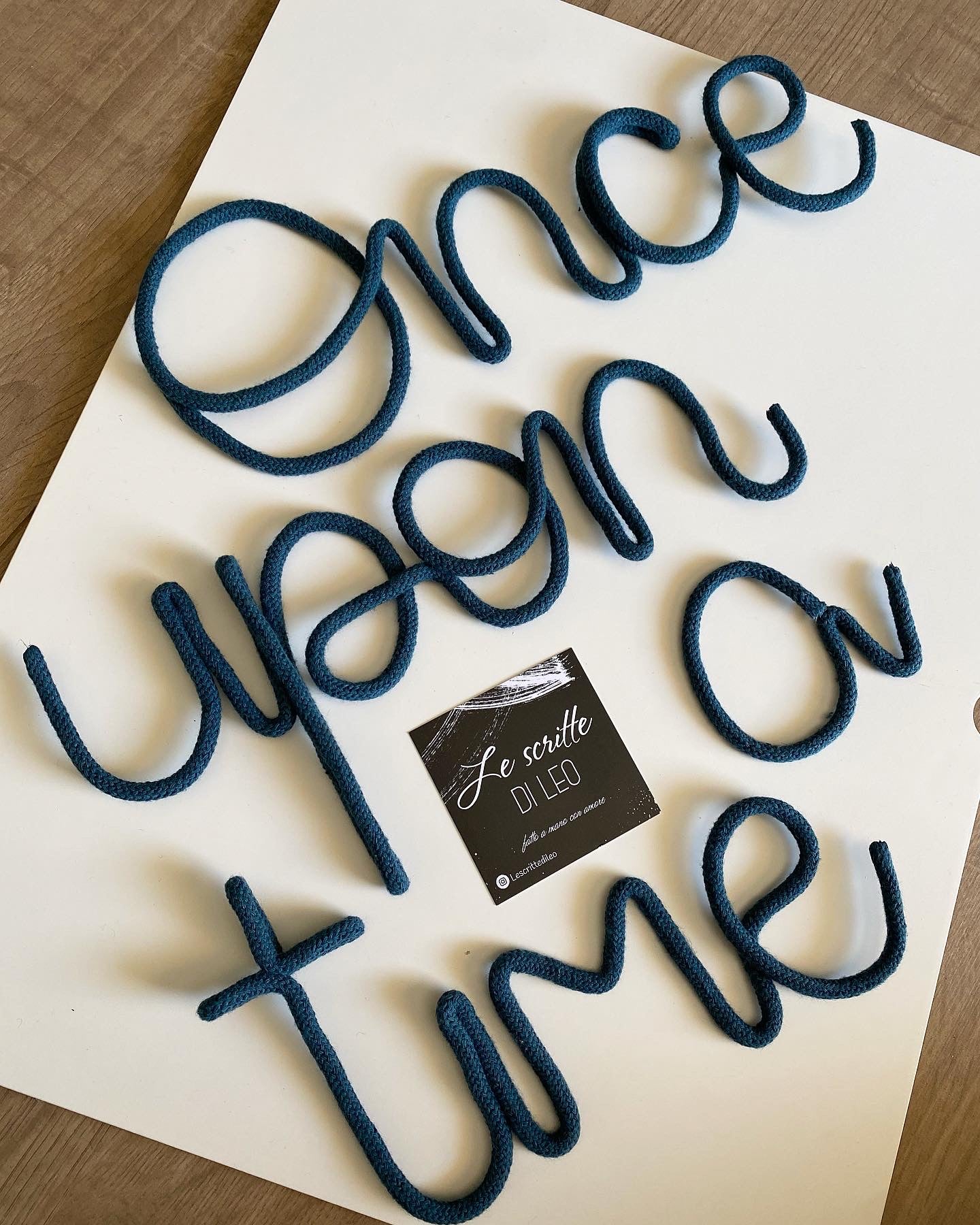 SCRITTA IN MAGLIA "ONCE UPON A TIME"
