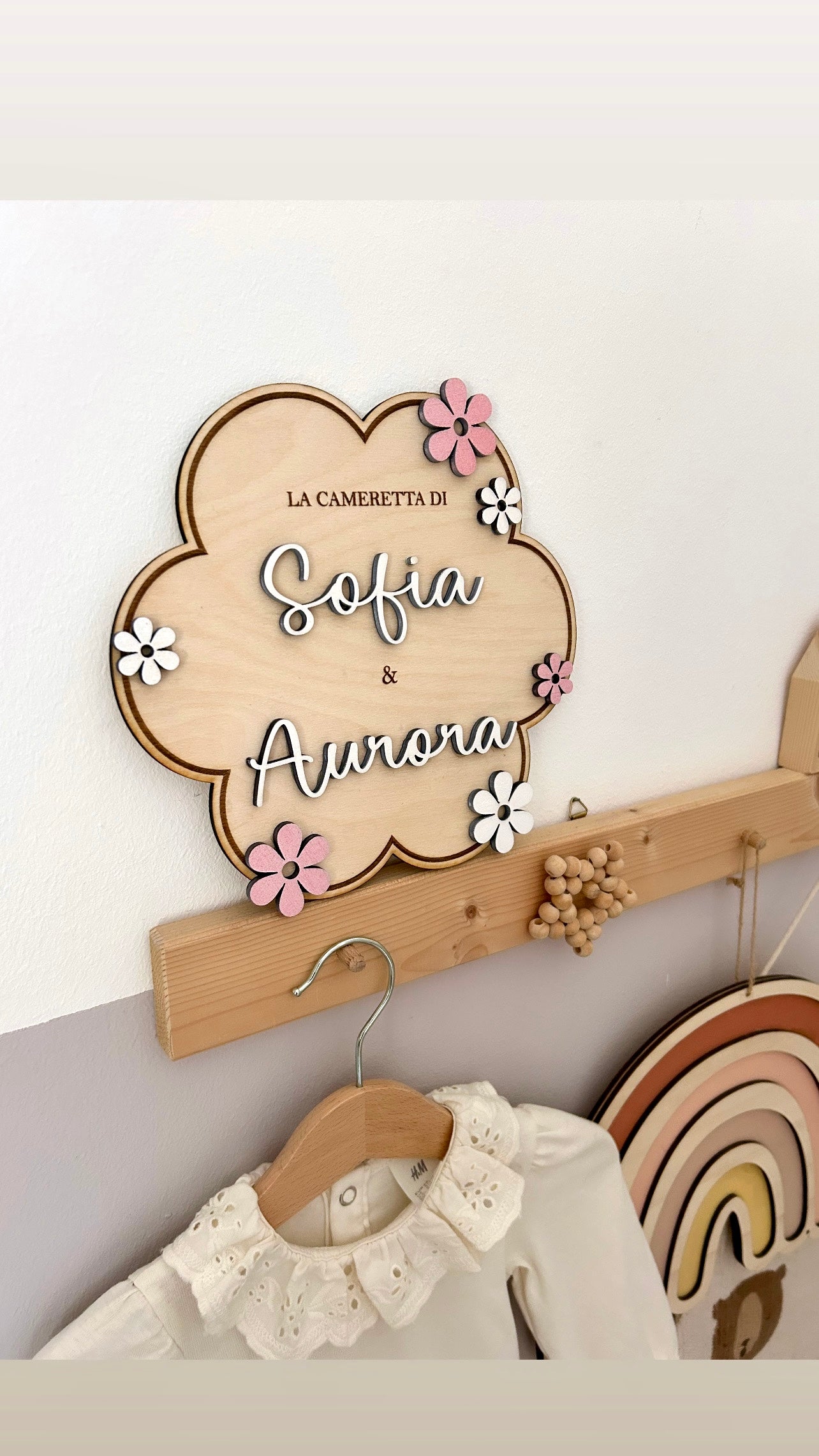 Targhetta fiori applicati “ la cameretta di “