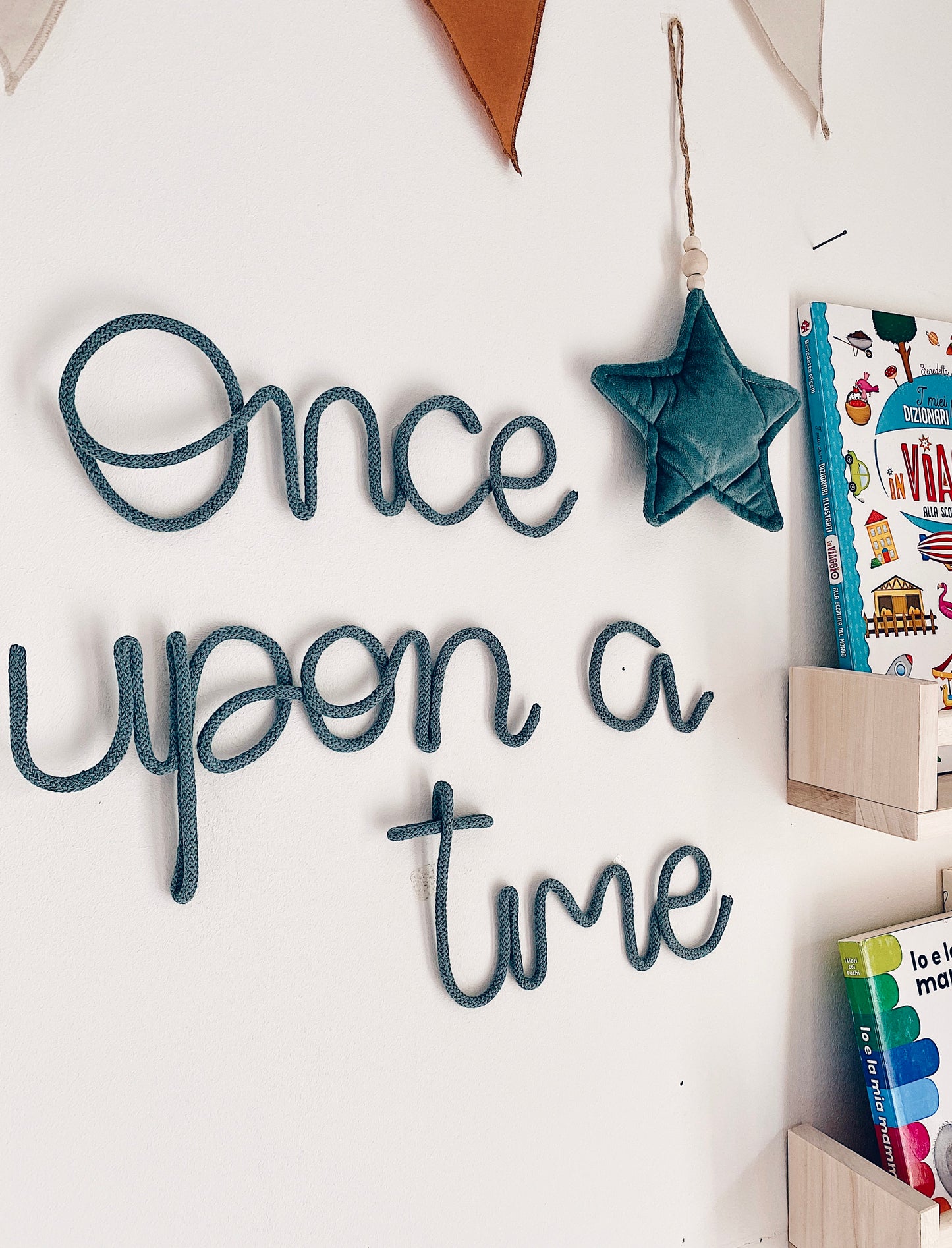 SCRITTA IN MAGLIA "ONCE UPON A TIME"
