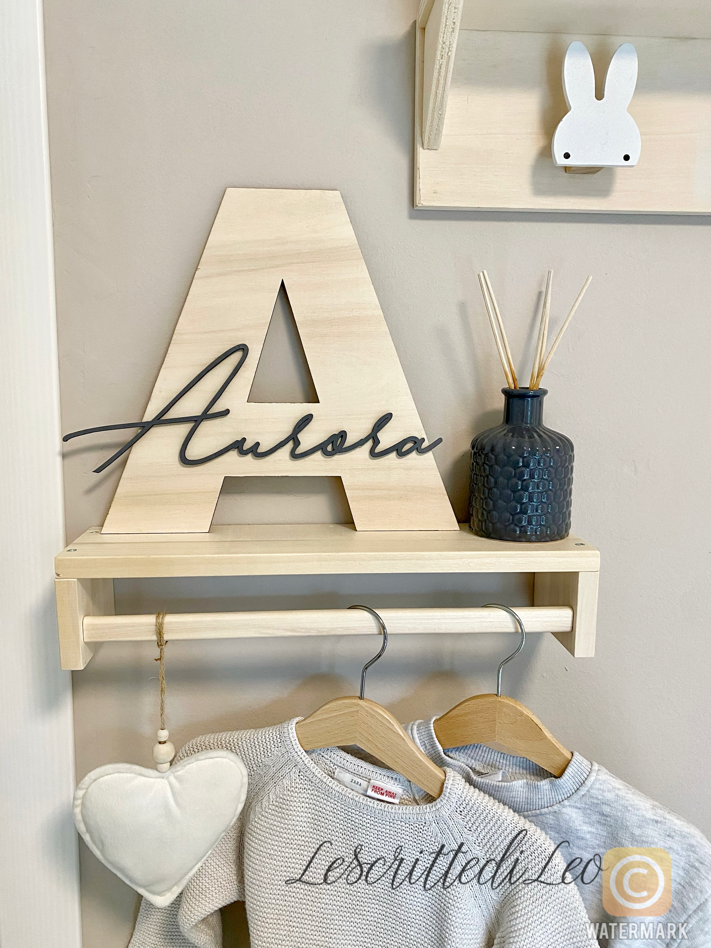 INIZIALE IN LEGNO CON NOME