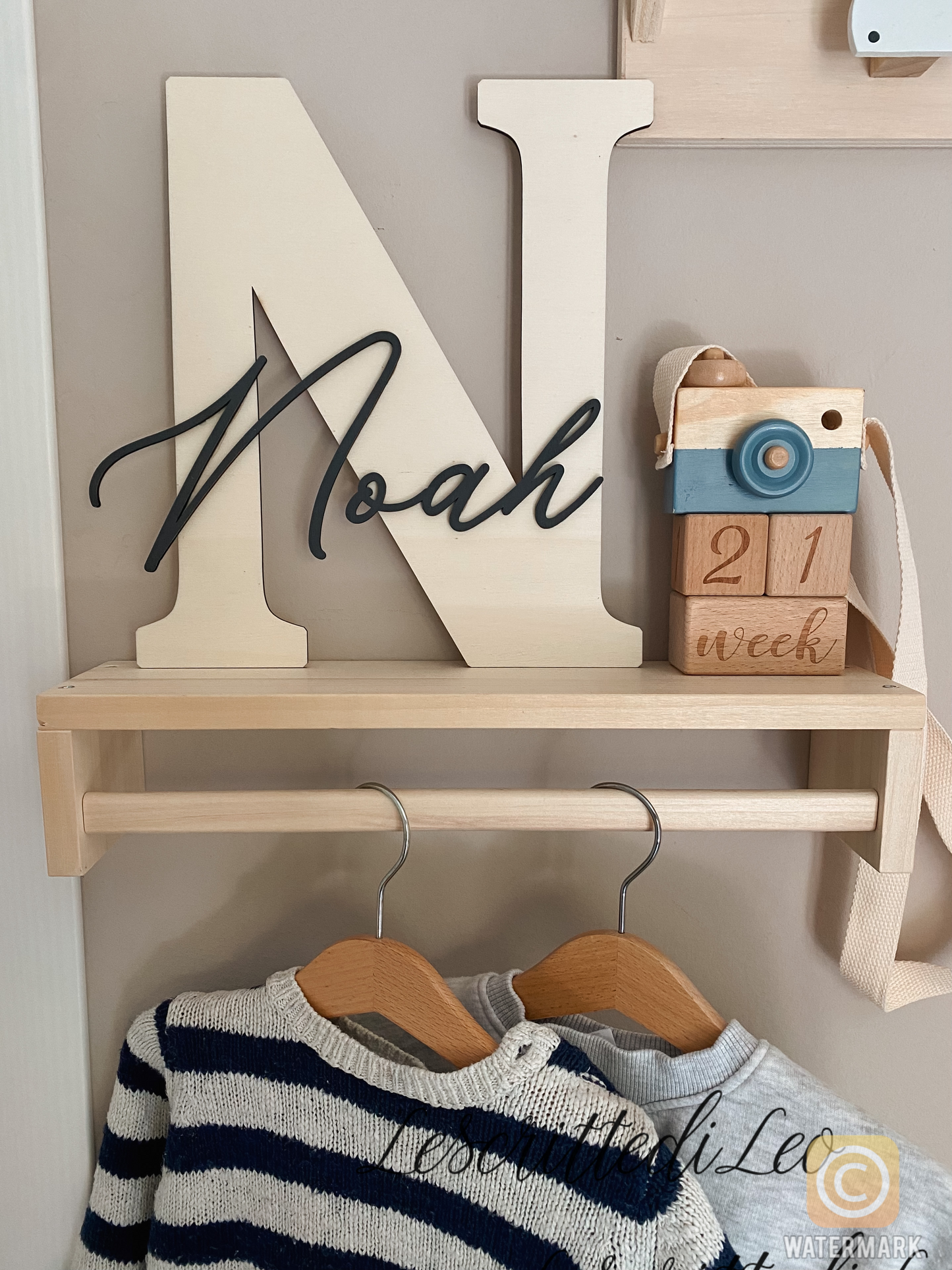 INIZIALE IN LEGNO CON NOME